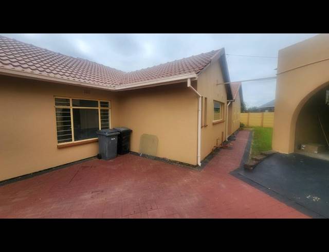 4 BEDROOM HOUSE FOR SALE IN HELIKONPARK